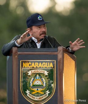Desfile Pueblo-Ejército conmemorando 42 Años de Amor a la Patria