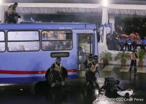 Desfile policial Centinelas de la Paz por el 42 aniversario de la Policía Nacional