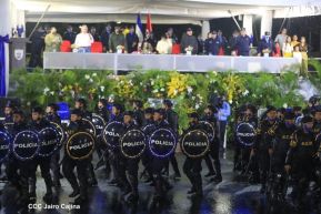 Desfile policial Centinelas de la Paz por el 42 aniversario de la Policía Nacional