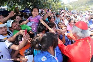 Jubiloso pueblo de Matagalpa recibe al Cardenal Leopoldo Brenes  