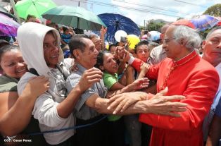 Jubiloso pueblo de Matagalpa recibe al Cardenal Leopoldo Brenes  