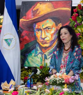Presidente-Comandante Daniel en comunicación con las Familias Nicaragüenses