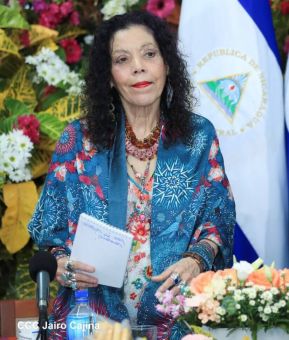 Presidente-Comandante Daniel en comunicación con las Familias Nicaragüenses