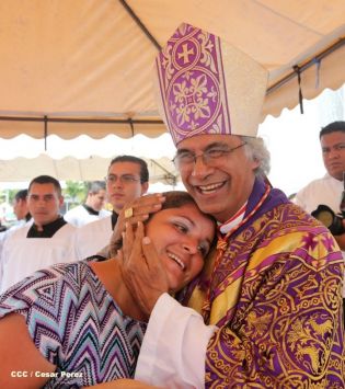 Jubiloso pueblo de Matagalpa recibe al Cardenal Leopoldo Brenes  