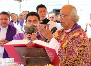 Jubiloso pueblo de Matagalpa recibe al Cardenal Leopoldo Brenes  