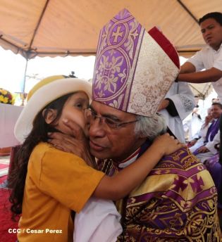 Jubiloso pueblo de Matagalpa recibe al Cardenal Leopoldo Brenes  
