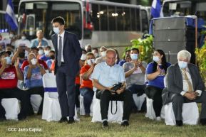 250 Buses Nuevos para el Pueblo: Obras de Amor, Obras de Buen Corazón 