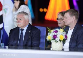 250 Buses Nuevos para el Pueblo: Obras de Amor, Obras de Buen Corazón 