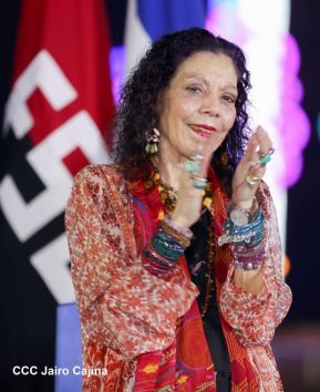 250 Buses Nuevos para el Pueblo: Obras de Amor, Obras de Buen Corazón 