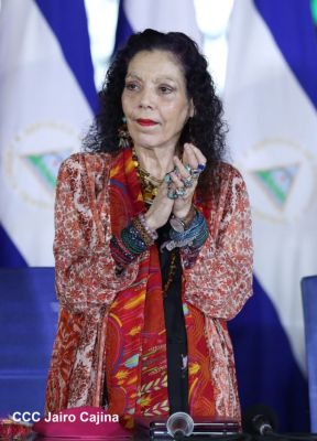 250 Buses Nuevos para el Pueblo: Obras de Amor, Obras de Buen Corazón 