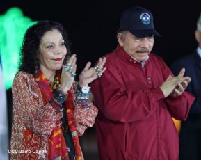 250 Buses Nuevos para el Pueblo: Obras de Amor, Obras de Buen Corazón 