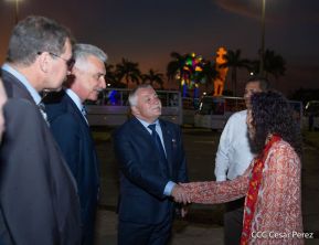 250 Buses Nuevos para el Pueblo: Obras de Amor, Obras de Buen Corazón 