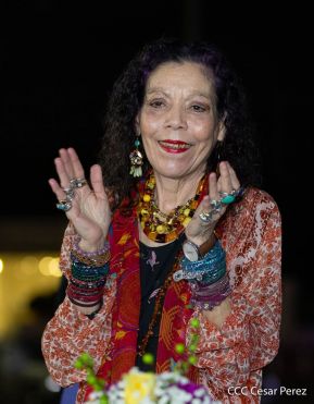 250 Buses Nuevos para el Pueblo: Obras de Amor, Obras de Buen Corazón 