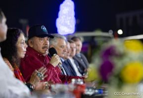 250 Buses Nuevos para el Pueblo: Obras de Amor, Obras de Buen Corazón 