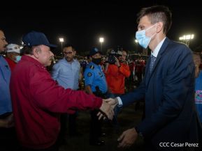 250 Buses Nuevos para el Pueblo: Obras de Amor, Obras de Buen Corazón 