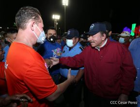 250 Buses Nuevos para el Pueblo: Obras de Amor, Obras de Buen Corazón 