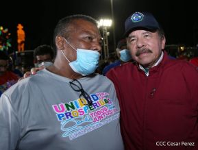 250 Buses Nuevos para el Pueblo: Obras de Amor, Obras de Buen Corazón 