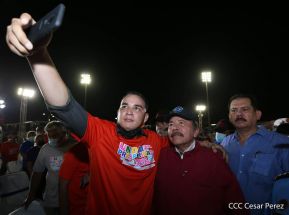 250 Buses Nuevos para el Pueblo: Obras de Amor, Obras de Buen Corazón 