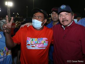 250 Buses Nuevos para el Pueblo: Obras de Amor, Obras de Buen Corazón 