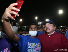 250 Buses Nuevos para el Pueblo: Obras de Amor, Obras de Buen Corazón 