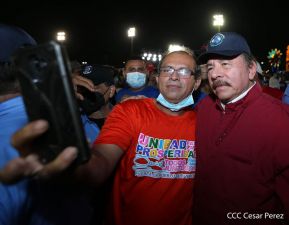 250 Buses Nuevos para el Pueblo: Obras de Amor, Obras de Buen Corazón 
