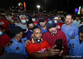250 Buses Nuevos para el Pueblo: Obras de Amor, Obras de Buen Corazón 