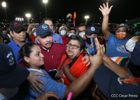 250 Buses Nuevos para el Pueblo: Obras de Amor, Obras de Buen Corazón 