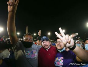 250 Buses Nuevos para el Pueblo: Obras de Amor, Obras de Buen Corazón 