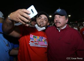 250 Buses Nuevos para el Pueblo: Obras de Amor, Obras de Buen Corazón 