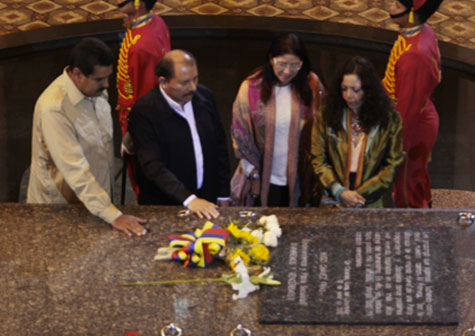 Daniel y Rosario visitan Cuartel 4F en Venezuela