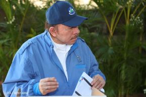 Presidente Daniel Ortega y Compañera Rosario Murillo ejercen su derecho al voto