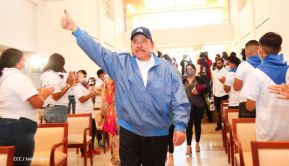 Presidente Daniel Ortega y Compañera Rosario Murillo ejercen su derecho al voto