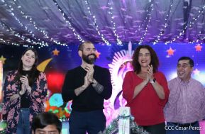 Familias disfrutan ambientes mariano y navideño en Avenida Bolívar y Plaza de la Revolución