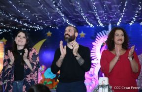 Familias disfrutan ambientes mariano y navideño en Avenida Bolívar y Plaza de la Revolución