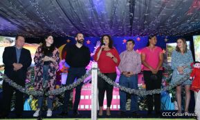 Familias disfrutan ambientes mariano y navideño en Avenida Bolívar y Plaza de la Revolución