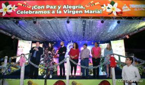 Familias disfrutan ambientes mariano y navideño en Avenida Bolívar y Plaza de la Revolución