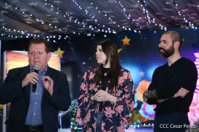 Familias disfrutan ambientes mariano y navideño en Avenida Bolívar y Plaza de la Revolución