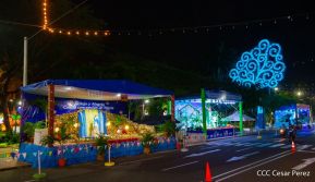 Familias disfrutan ambientes mariano y navideño en Avenida Bolívar y Plaza de la Revolución