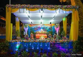 Familias disfrutan ambientes mariano y navideño en Avenida Bolívar y Plaza de la Revolución