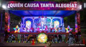 Familias disfrutan ambientes mariano y navideño en Avenida Bolívar y Plaza de la Revolución