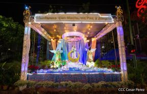 Familias disfrutan ambientes mariano y navideño en Avenida Bolívar y Plaza de la Revolución