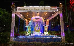 Familias disfrutan ambientes mariano y navideño en Avenida Bolívar y Plaza de la Revolución