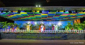 Familias disfrutan ambientes mariano y navideño en Avenida Bolívar y Plaza de la Revolución