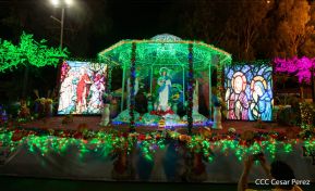 Familias disfrutan ambientes mariano y navideño en Avenida Bolívar y Plaza de la Revolución