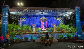 Familias disfrutan ambientes mariano y navideño en Avenida Bolívar y Plaza de la Revolución