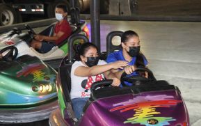 Familias disfrutan ambientes mariano y navideño en Avenida Bolívar y Plaza de la Revolución