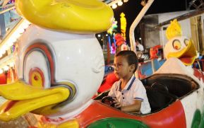 Familias disfrutan ambientes mariano y navideño en Avenida Bolívar y Plaza de la Revolución