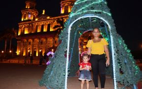 Familias disfrutan ambientes mariano y navideño en Avenida Bolívar y Plaza de la Revolución