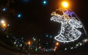 Familias disfrutan ambientes mariano y navideño en Avenida Bolívar y Plaza de la Revolución