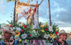 ¡Un Fin de Semana Enorme, Grande, de tanta Fiesta!